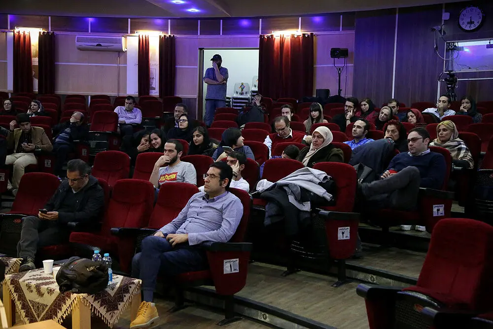 اکران و پنل تحلیل فیلم 