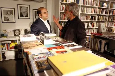 كتابگردي اهالي فرهنگ و هنر در شهركتاب فرشته