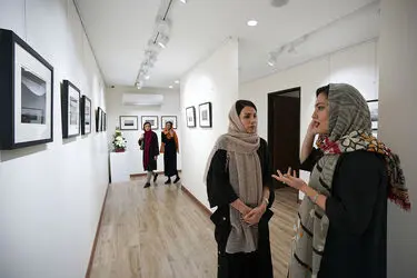 نمایشگاه عکس مژگان راسخی‌نژاد و محیا کشفی در گالری بهارک