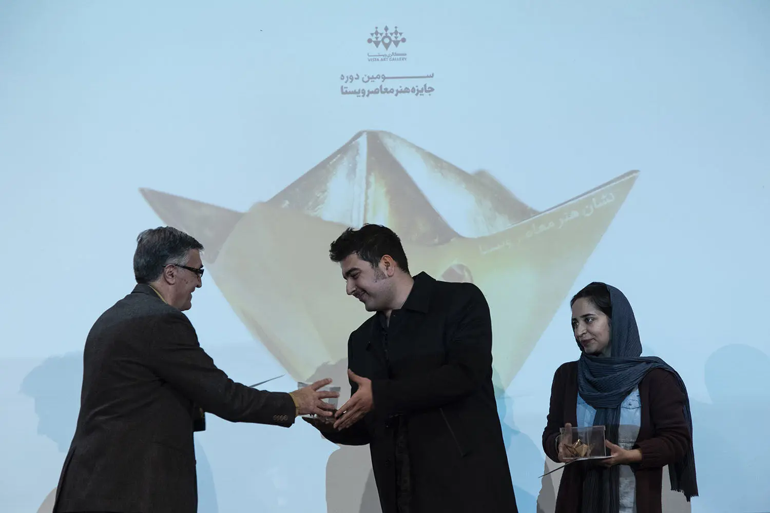 کلثوم صالحی و حمید رضا آزاد برگزیدگان سومین جایزه ۳۰ میلیونی ویستا/ هنرهای تجسمی مظلوم اما درخشان
