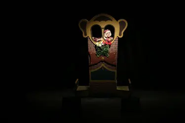 اجرای نمایش "سرزمین تهی سران" در تماشاخانه مهرگان