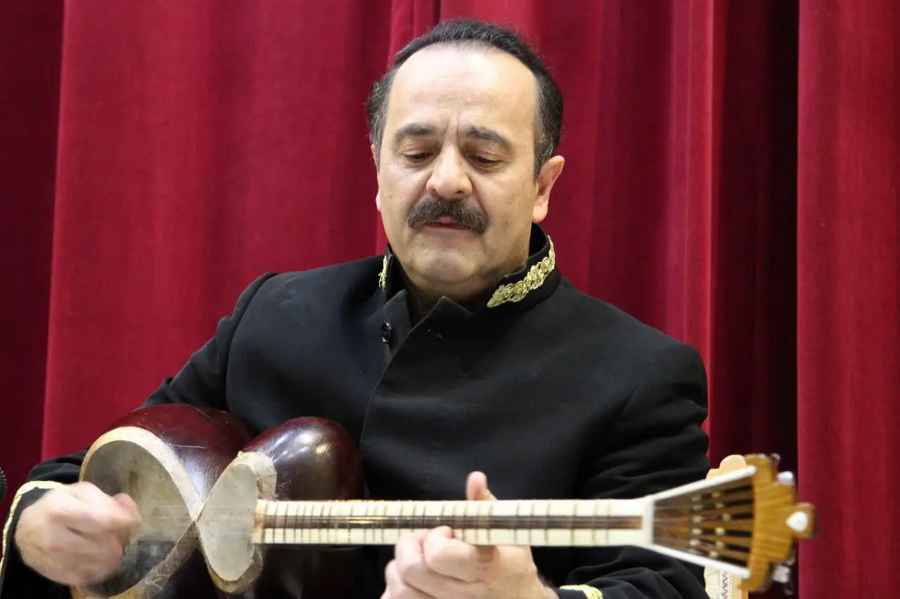 خواننده‌های نابلد در تلویزیون معروف می‌شوند