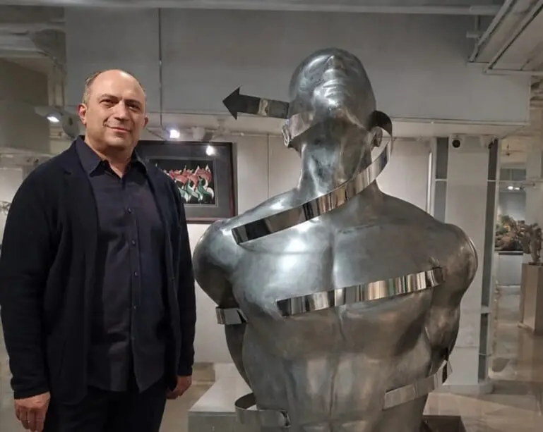 Masoud Akhavan Jam’s Maturity in the Raha Gallery Collection