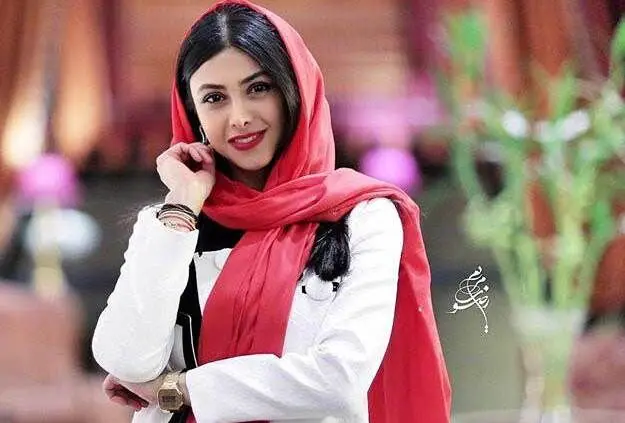 واکنش تند رسانه افراطی به دابمسمش «دیواربه‌دیواری‌»ها با محسن چاوشی در تلویزیون: ستاد روحانی در تلویزیون مستقر شده! انگیزه‌های سبز و بنفش!