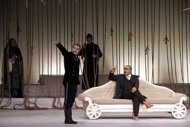 نمایش "کابوس حضرت اشرف" در تماشاخانه ایرانشهر ‎