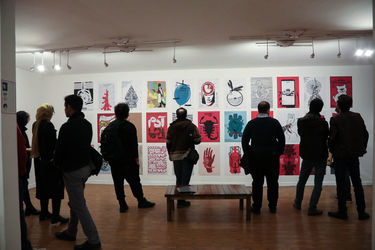 نمایشگاه پوستر آرش تنهایی با نام علیه فراموشی در گالری دنا 