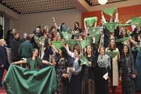 اعتراض زنان در جشنواره کن با دستمال‌های سبز