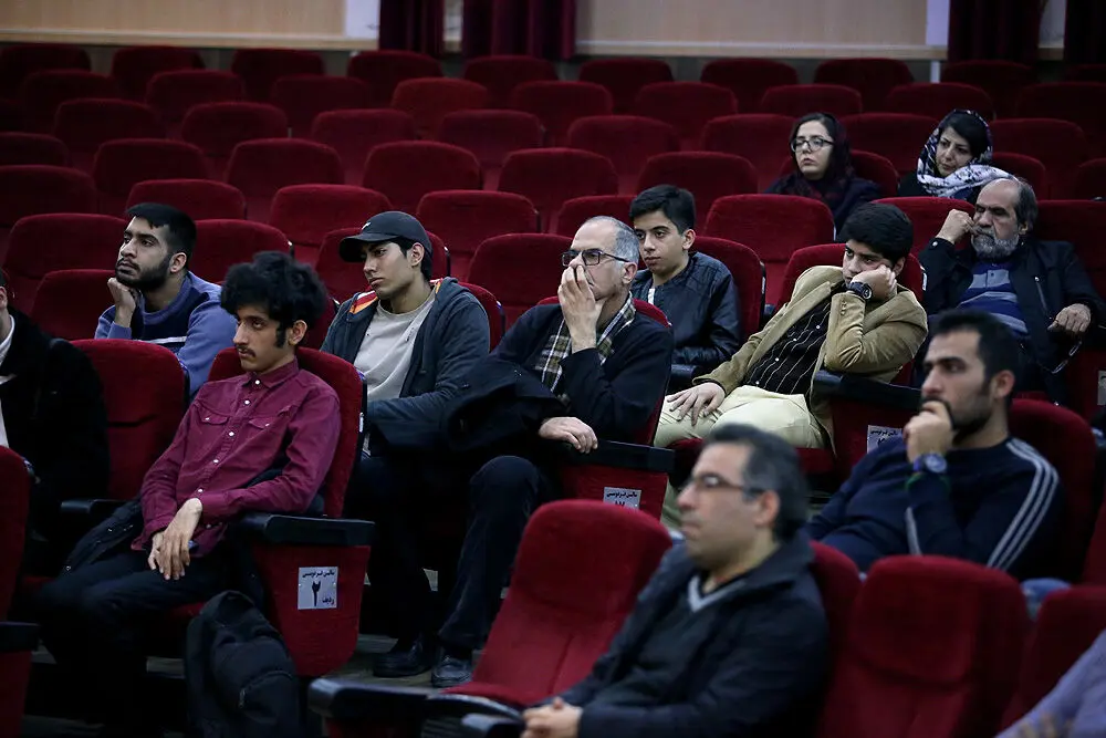 اکران و پنل تحلیل فیلم 