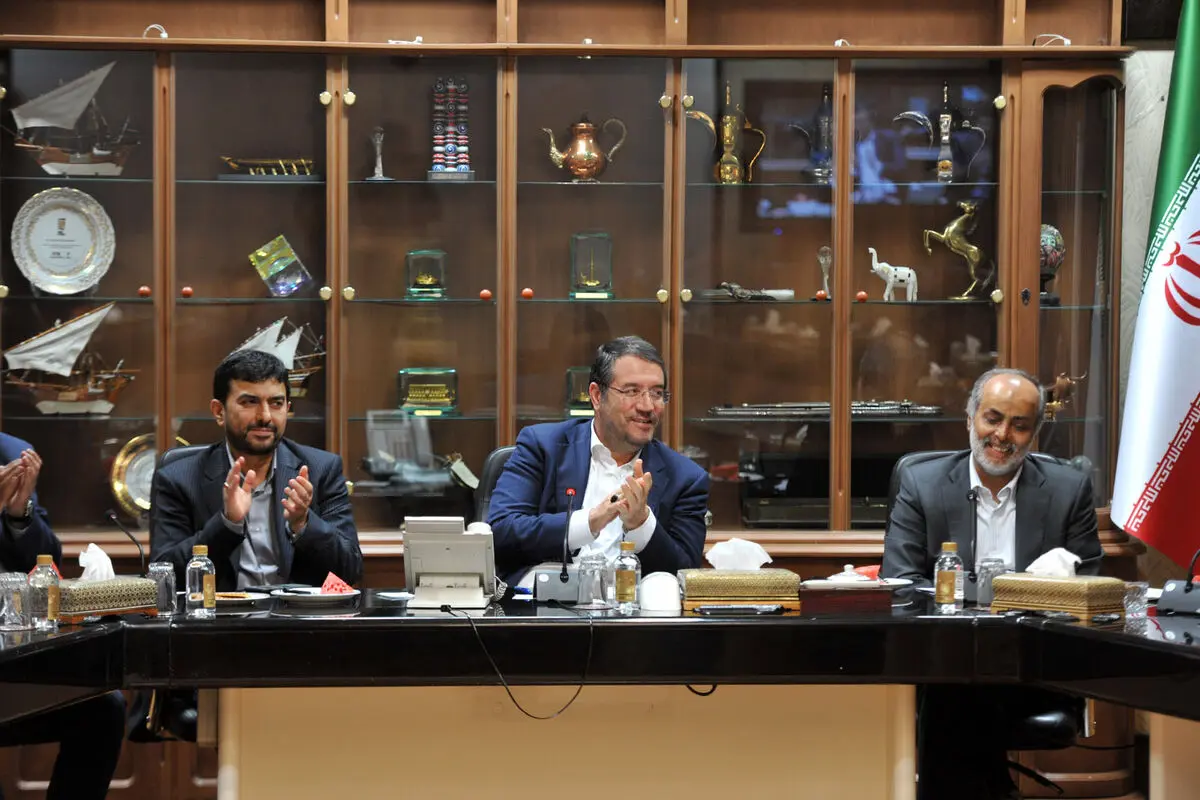 دیدار جمعی از هنرمندان با رضا رحمانی  وزیر صنعت، معدن و تجارت 