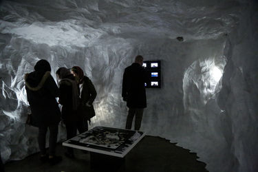 نمایشگاه آثار شکوفه خرم‌رودی و تابا فجرک در گالری زیرزمین دستان