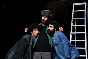 نمایش " در انتظار گودو " در سالن قشقایی تئاترشهر