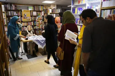 جشن امضای کتاب "گفتگو با ایران درودی" در نشر ثالث