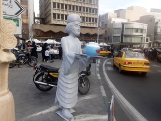 مردان هخامنشی و سفره هفت سین در میدان هفت تیر تهران