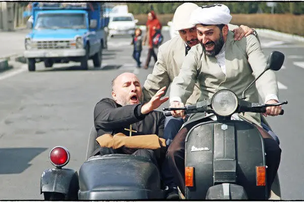 اعتراض کارگردان به بسیج دانشجویی: شماره عینک‌تان چند است؟!/ اکسیدان، اتم ولنگاری فرهنگی است