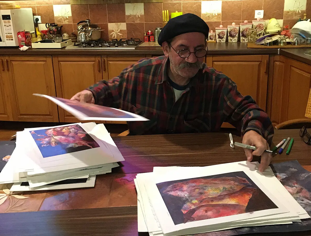Actor Hamid Jebelli in the Atbin Gallery