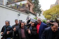 ببینید: مراسم تشییع پیکر بازیگر "دایی جان ناپلئون"
