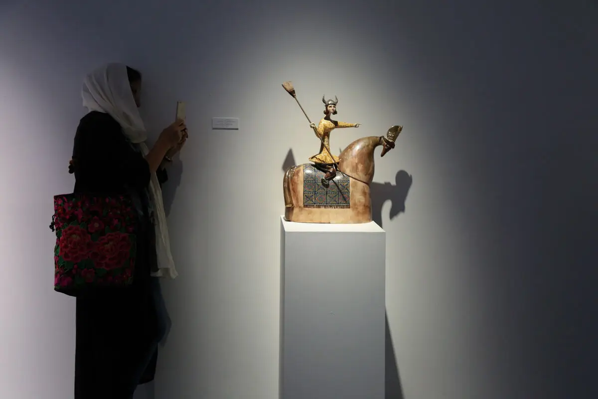 نمایشگاه آثار بهزاد اژدری در گالری اعتماد باغ نگارستان