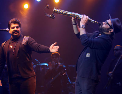 نور و رنگ و هیجان را در کنسرت بهنام بانی ببینید