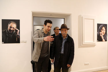 نمایشگاه عکس‌های مجید جوانی با عنوان «چهره‌های نمایش ایران»