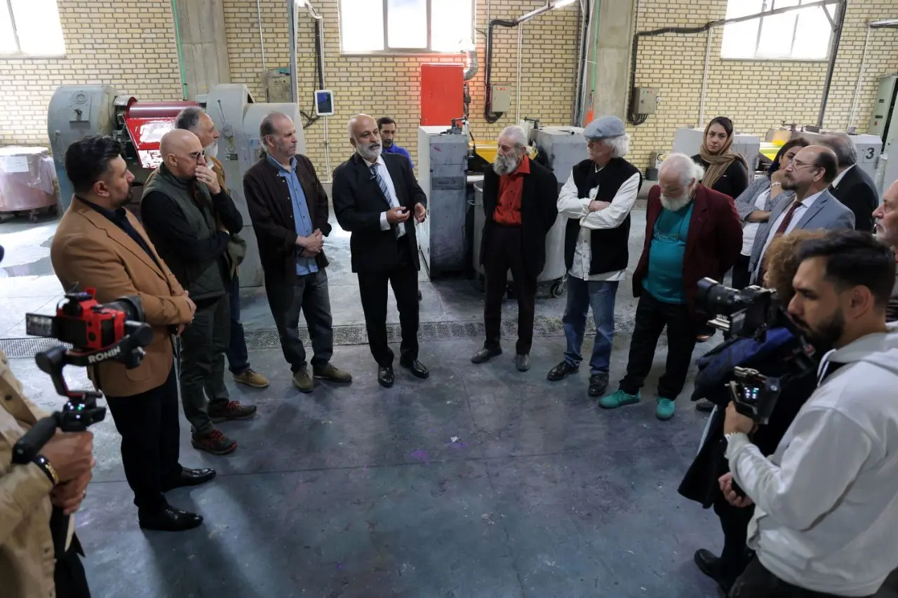 A Day Among Colors: Renowned Iranian Artists Visit the Vesta Color Factory - video