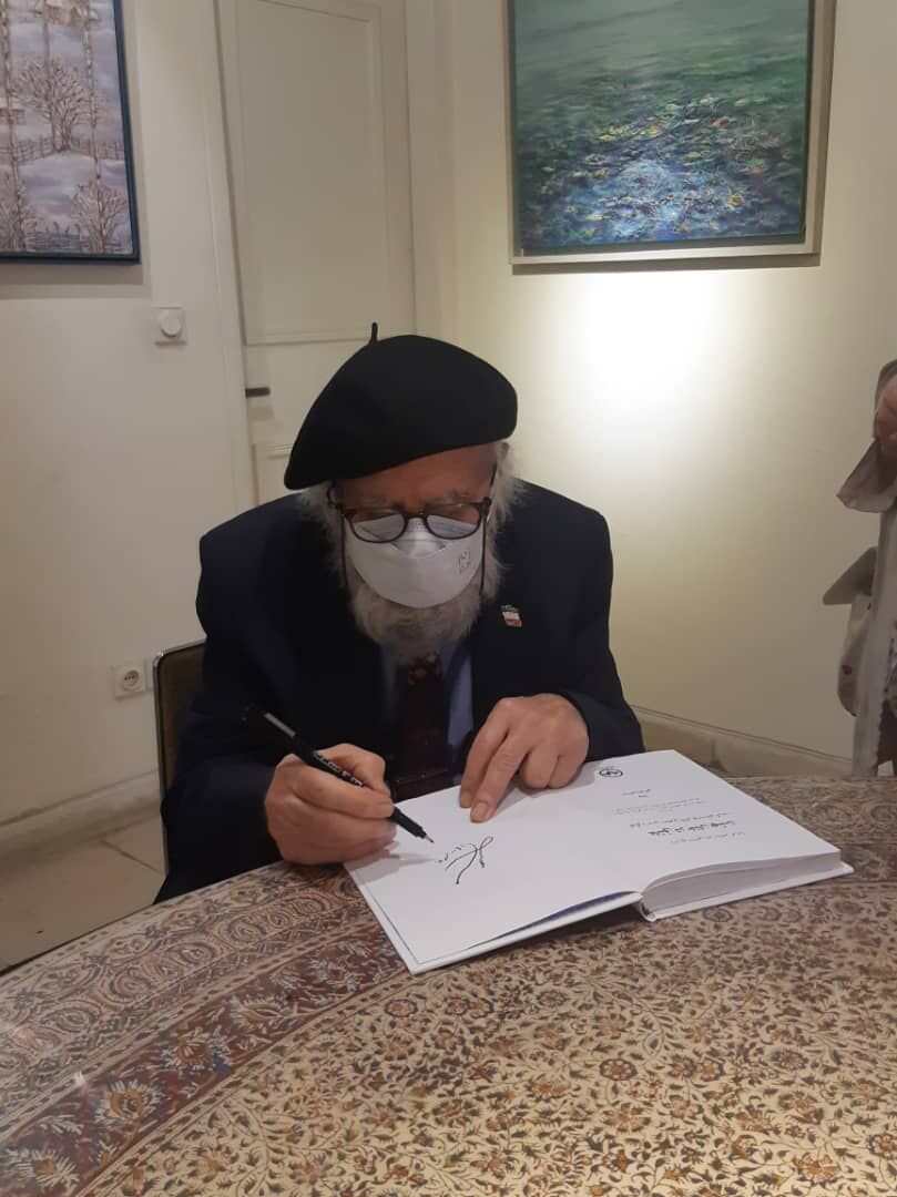 رونمایی کتاب درختان عاشق بهشت حسین محجوبی