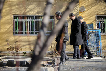 گل‌باران قطعه هنرمندان توسط وزیر ارشاد و معاون هنری وزارت ارشاد