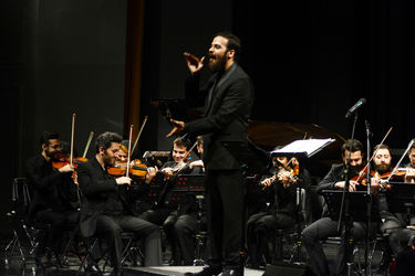 کنسرت ناصر چشم‌آذر به همراه اشکان خطیبی در تالار وحدت