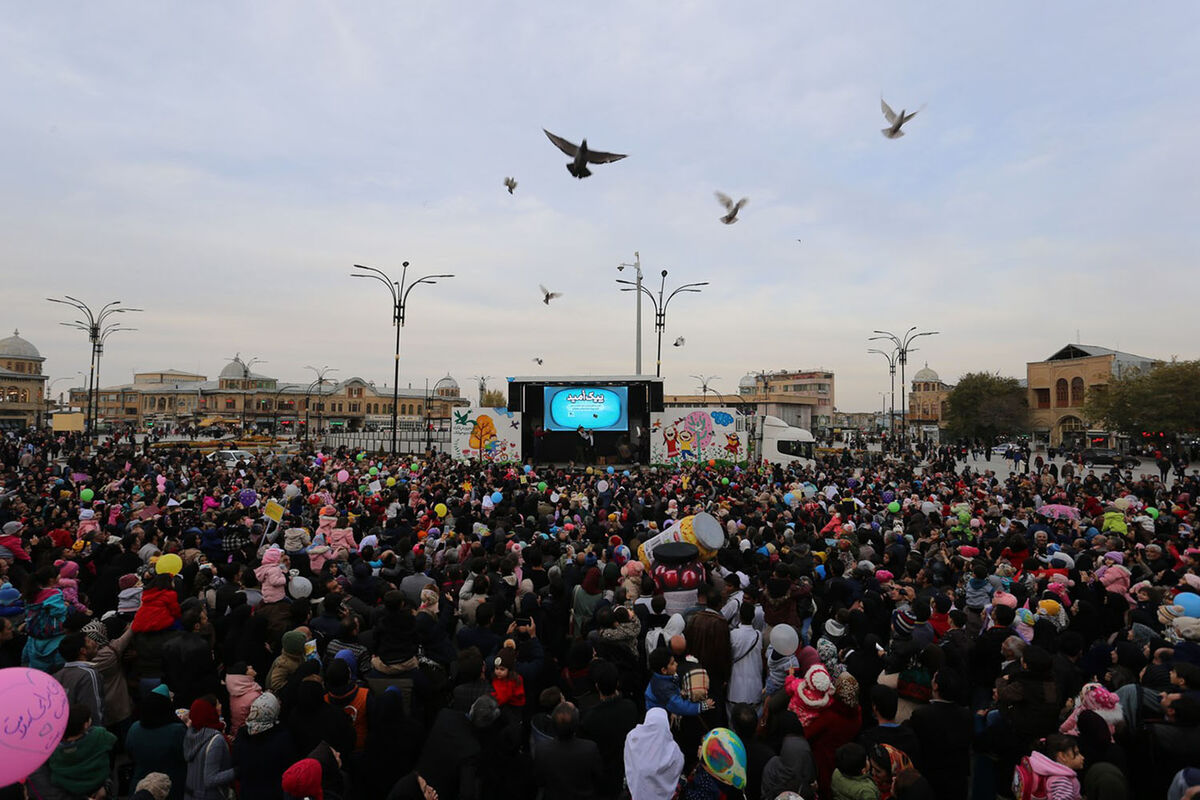 شادپیمایی جشنواره تئاتر کودک و نوجوان در همدان