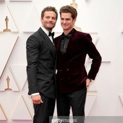 jamie-dornan-andrew-garfield-oscars-2022-1024x1024