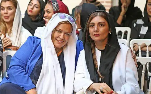 عروسک‌ها، زنان ایرانی با آرایش غلیظ و تئاتر زنانه در گفت‌وگو با بهاره رهنما