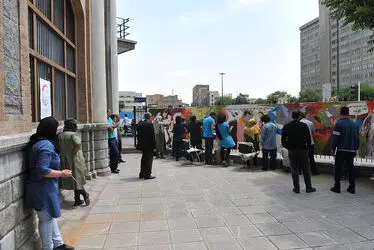 نقاشی گروهی صلح توسط جمعی از هنرمندان در موزه استاد صنعتی