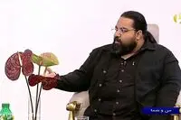 آقای مشکی پوش بالاخره سفید پوشید/ رضا صادقی از عذرخواهی تا اعتراض شدید/ بلایی که 20:30 بر سر پدر و مادر پیر خواننده پاپ آورد