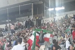 ببینید: زنان ایرانی برای اولین بار در ورزشگاه آزادی