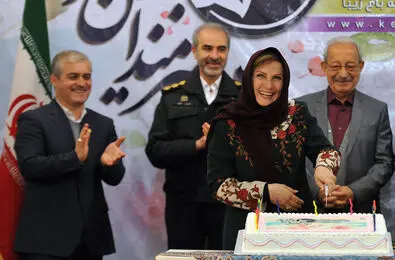 ببینید: تولد بازی هنرمندان در مقابل پلیس