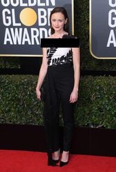 Alexis Bledel repeats her success in The Handmaid’s Tale with this choice of jumpsuit.