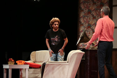 نمایش "یک ساعت آرامش" در سالن استاد ناظرزاده کرمانی