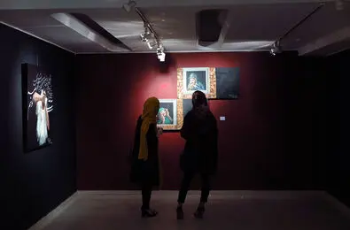 نقاشی‌های مردانه از  زنان شکستنی/گزارش تصویری ایران‌آرت از نمایشگاه آثار فرشین طهماسب