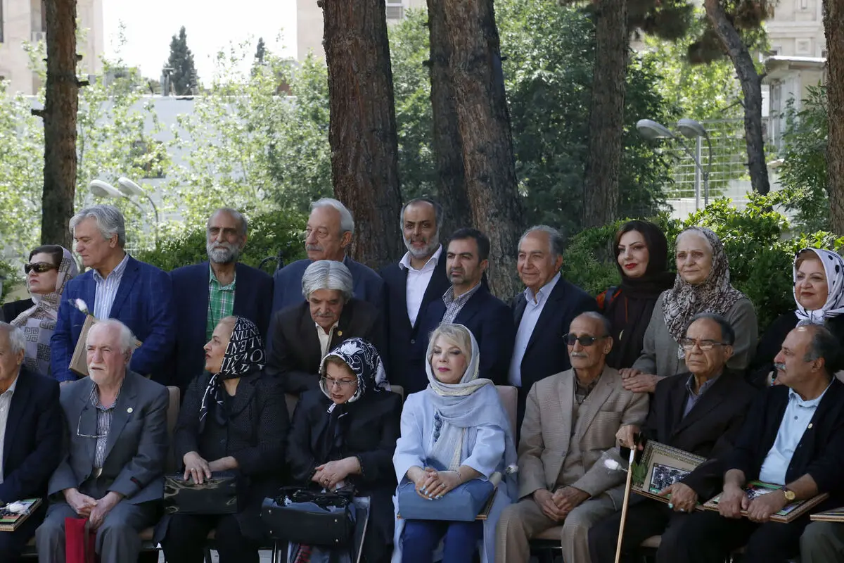 تجلیل از هنرمندان پیشکسوت متولد اردیبهشت ماه و خردادماه