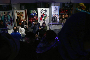 اکران مردمی فیلم "یک اتاق تاریک" در سینما آزادی