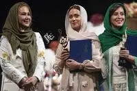 هم‌دردی پریناز ایزدیار، مهتاب کرامتی، پرستو صالحی و نوید محمدزاده با افغانی‌ها/ گزارش تصویری 