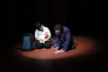 نمایش "عقل صورتی یا مدادی که فقط مشق نمی‌نوشت"