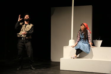 اجرای نمایش "آندورای تئاتر اشتباهات" در تئاتر باران