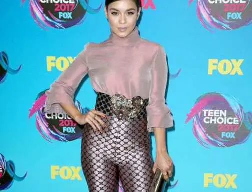 مد به سبک زیربیست‌ساله‌های معروف/سیزده عکس از مراسم جوایز منتخب نوجوانان