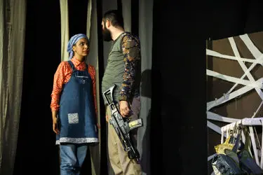 نمایش "سنگر دوست داشتنی" در تالار ناصرخسرو