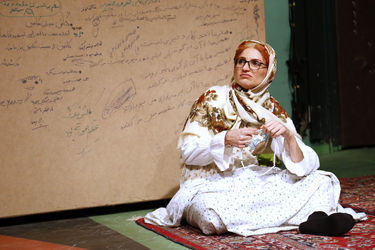 نمایش "عقل صورتی یا مدادی که فقط مشق نمی‌نوشت"