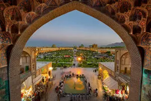میدان نقش جهان، باغ چهلستون، مسجد جامع و ۲۵ اثر تاریخی اصفهان آسیب دیده جنگ ۴۰ روزه/ ادارات حساس را از کنار بافت تاریخی دور کنیم
