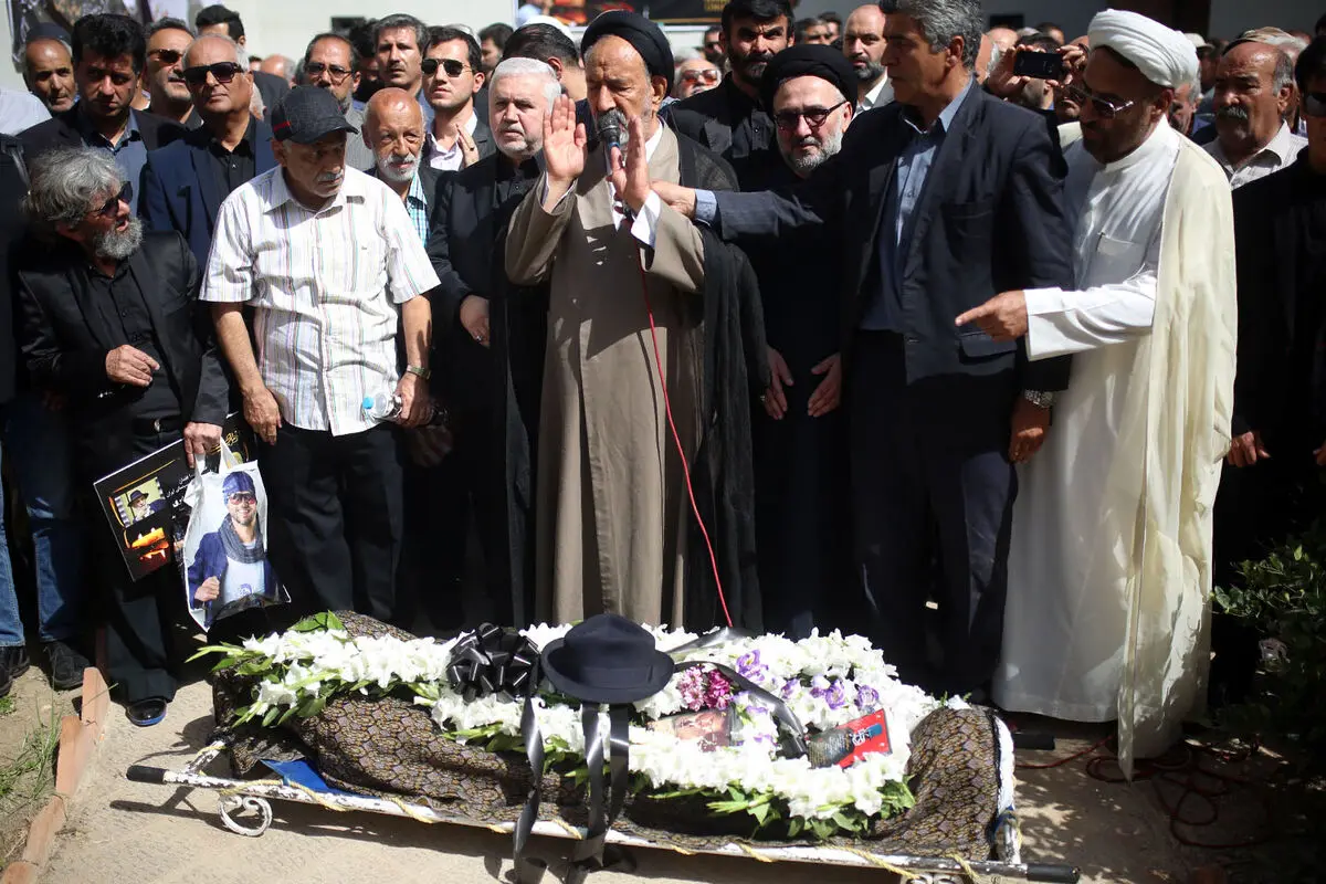 تشییع پیکر سید ضیاءالدین دری از خانه سینما