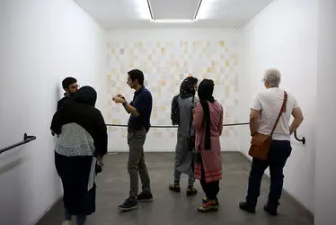 نمایشگاه چیدمان مونا آقابابایی با عنوان «مطالعه در سطح» در گالری اُ