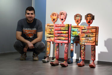 “Crowding” at Mojdeh Art Gallery featuring 15 artists 