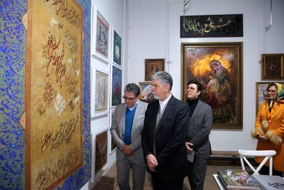 Iranian culture minister urges his aids to take artwork export seriously